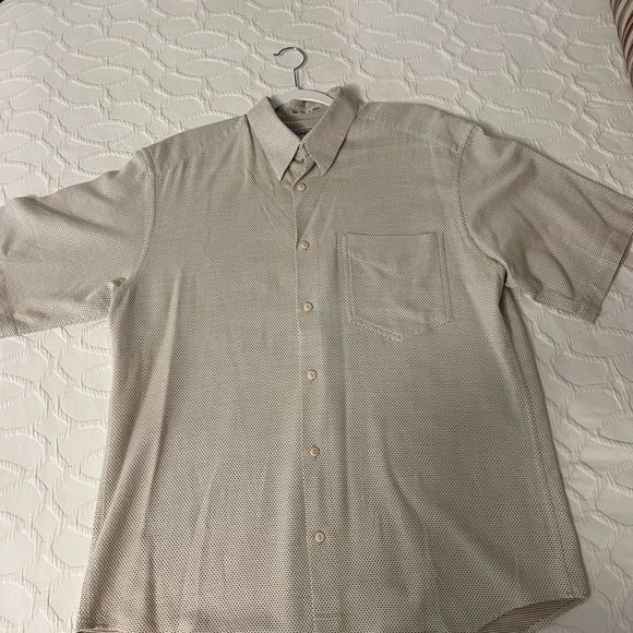 Jhane Barnes Tone on tone patterned short sleeve button down - Picture 3 of 4